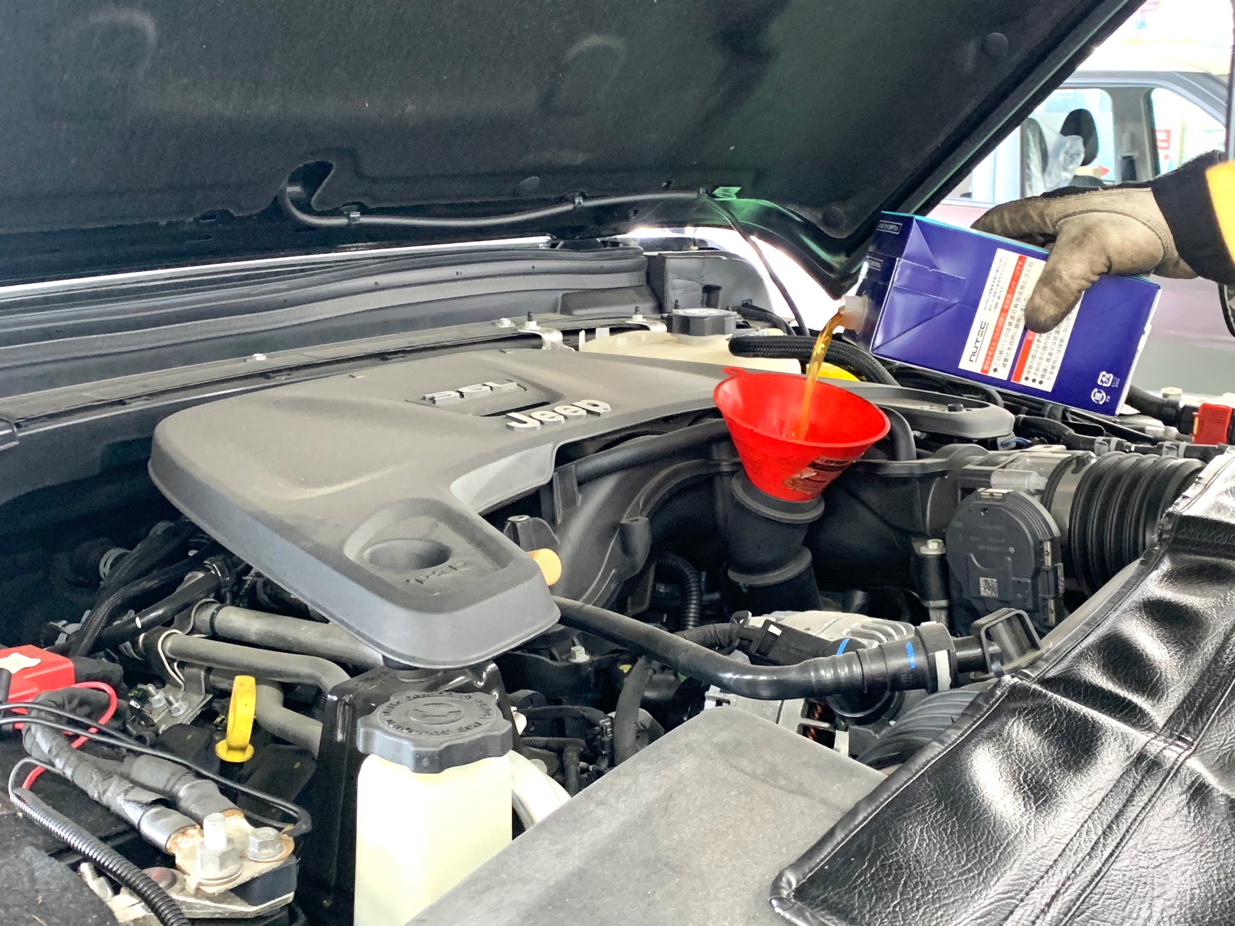 Jeep Wrangler オイル交換 ジープ ラングラー サービス事例 タイヤ館 姫路 兵庫県のタイヤ、カー用品ショップ