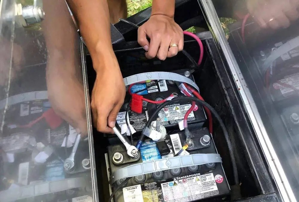 Is a swollen battery dangerous? The complete guide to dealing with a