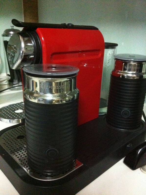 WTS Nespresso CitiZ&milk C120 Fire Engine Red