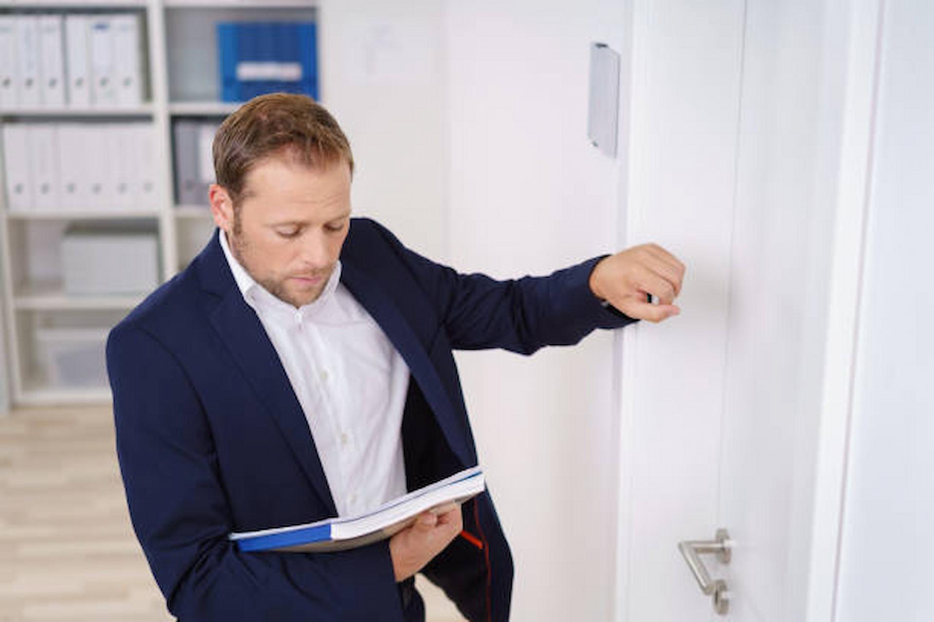 Why Is Knocking The Door Still An Effective Marketing Technique Today?