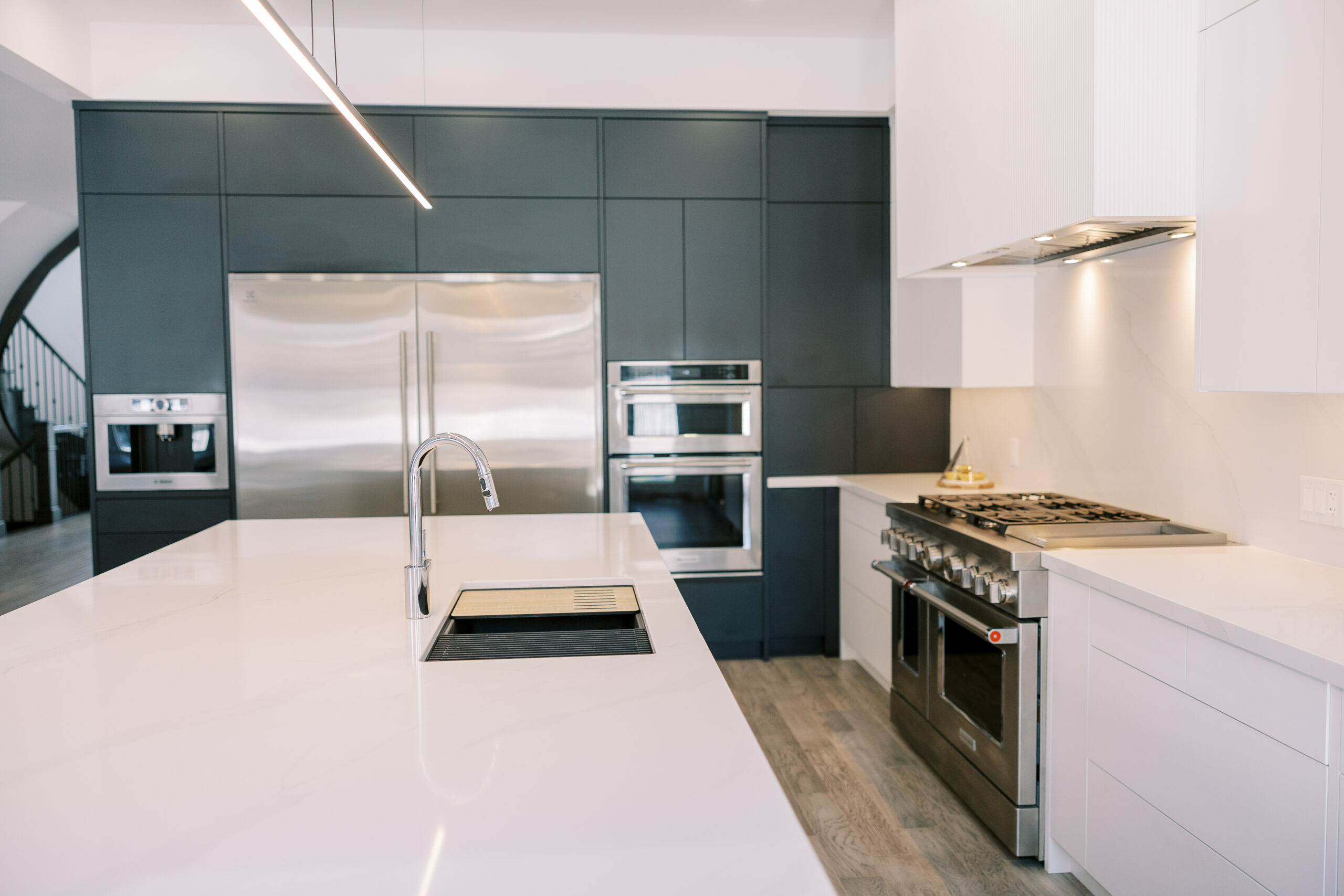 Contemporary Beamsville House Talon Millwork