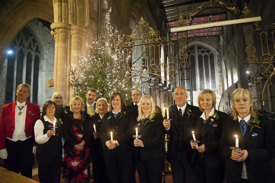 Hundreds pay tribute to lost loved ones at Tamworth Coop carol and
