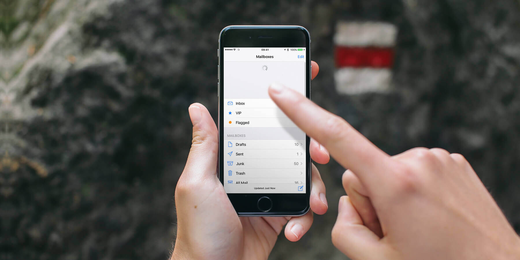 Guide How to pull to refresh email inbox in the iPhone Mail app iOS