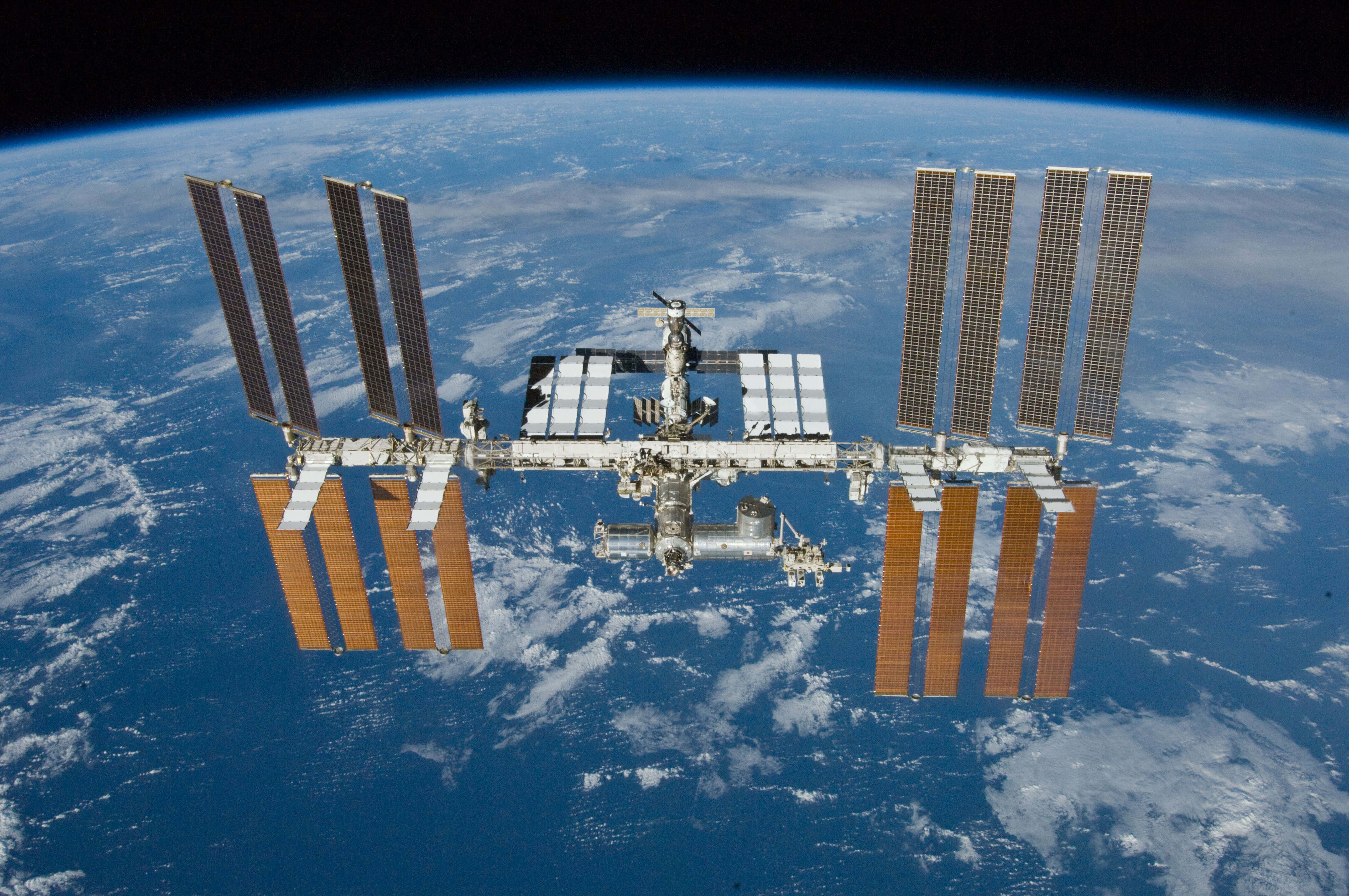 Review ISS Live Video Stream HD video from the International Space