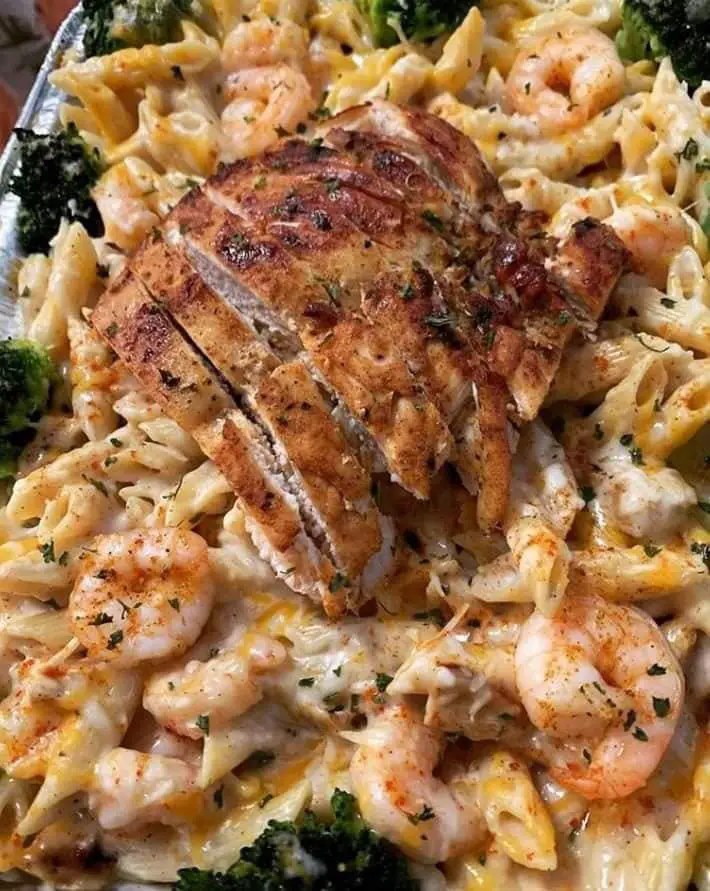 CHICKEN AND SHRIMP PASTA