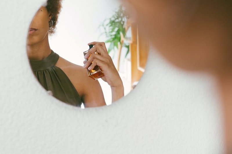 This Is How to Wear Perfume the Right Way