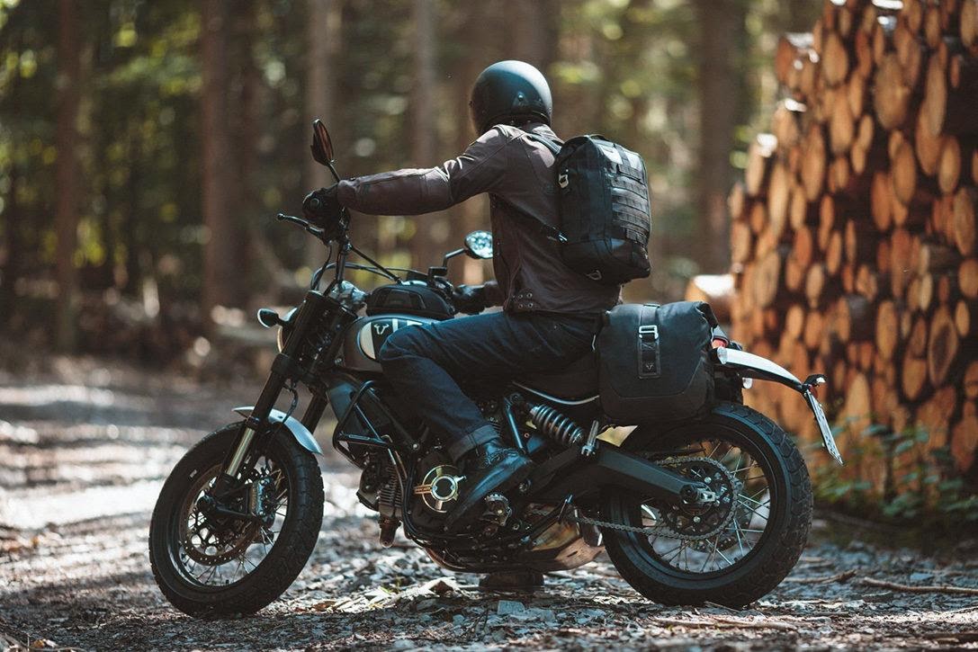 Biking Backpacks vs Saddlebags what's best for you?