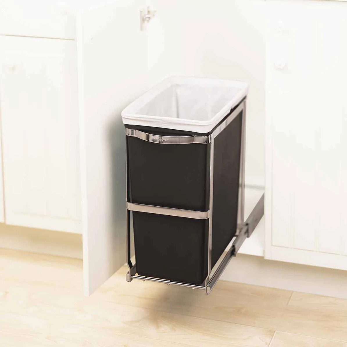 The 7 Best Touchless Trash Cans for Your Home [Updated]