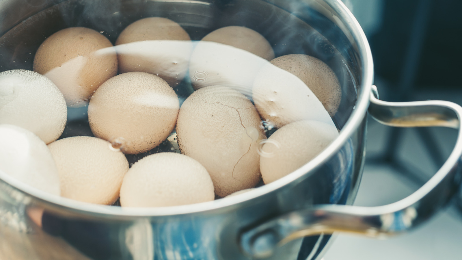 The Best Way To Prevent Eggs From Cracking While Boiling