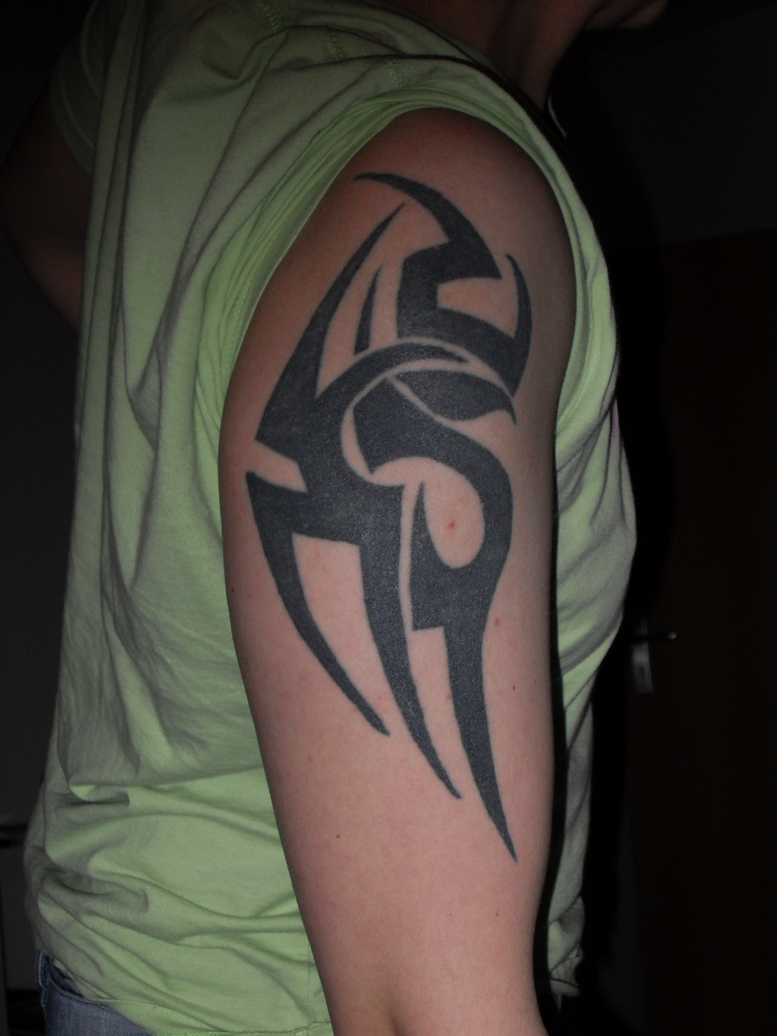 Oberarm Tribal covern, verbessern/irezumi TattooBewertung.de