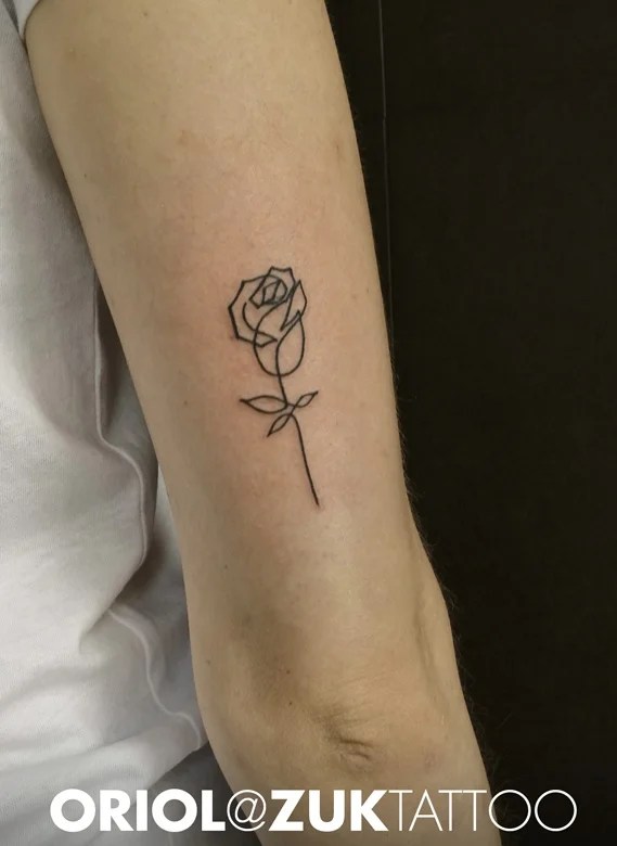 Tatuatge Lineal Flor Al Braç - Zuk Tattoo Piercing 780_x_569_jpg