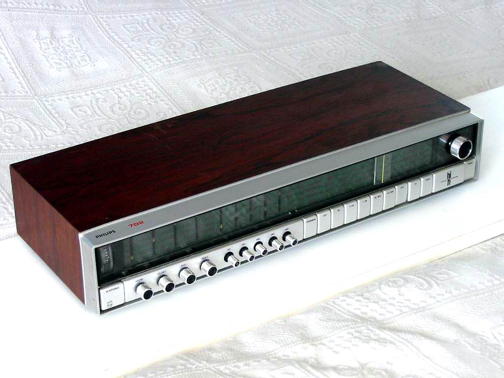 TAXAFINNS PHILIPS MUSEUM RADIOS