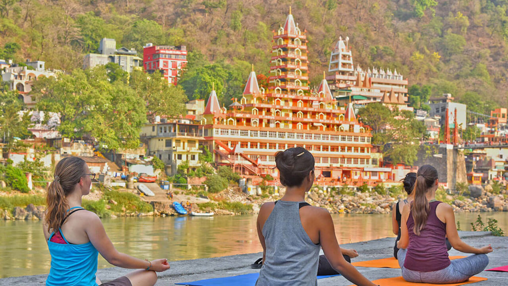 12 Best Yoga Teacher Training in Rishikesh Taylor's Tracks