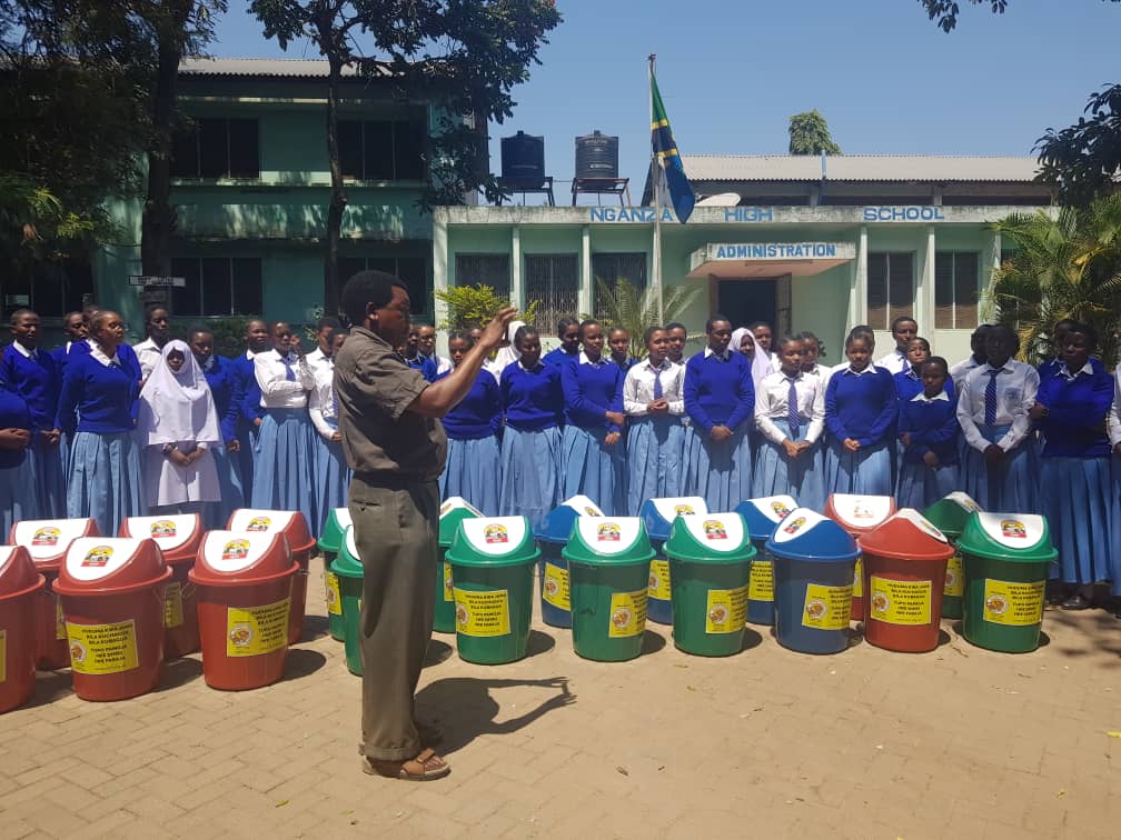 The Desk and Chair Foundation donates 20 dust bins tdcf