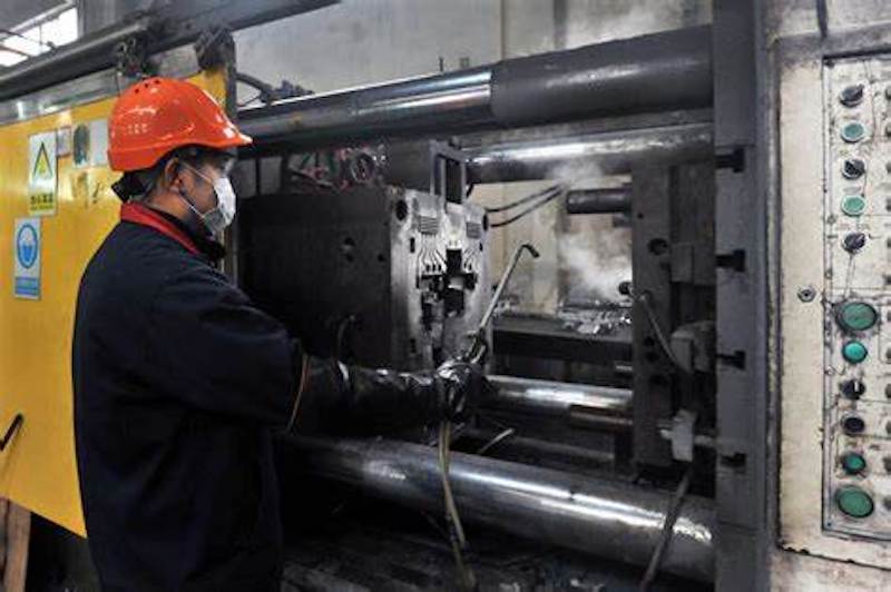 Die Casting vs. Injection Molding Differences and Benefits