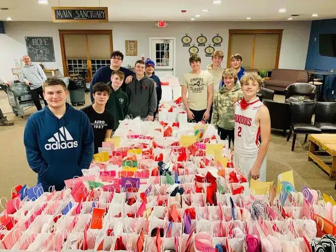 Valentines for Vets Team Up 4 Community