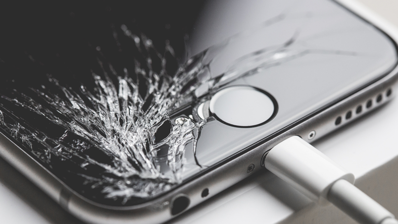 Watch the video of an angry customer smashing iPhones and other Apple