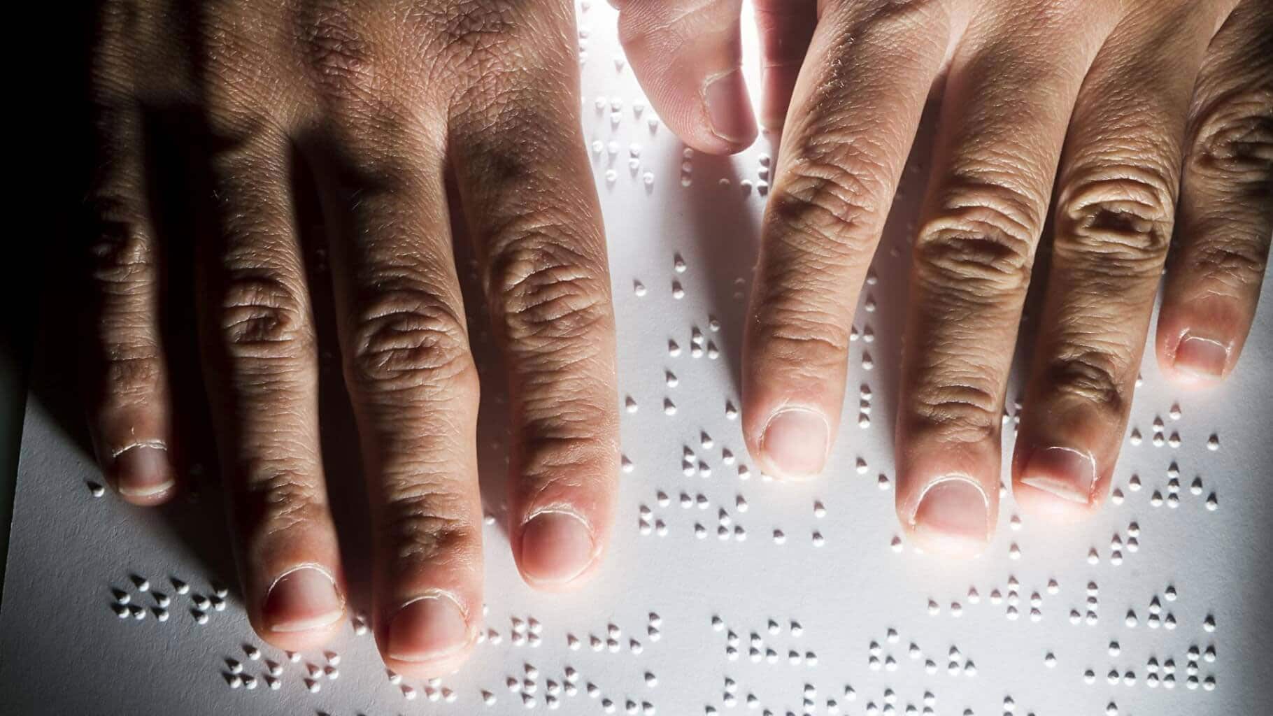 Personal reading scanner machine for visually impaired