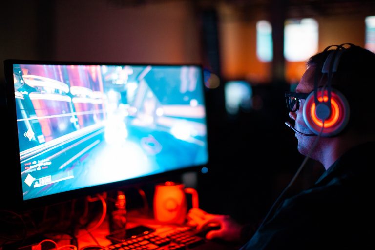 今注目の「eスポーツ」とは？日本では2018年が元年！