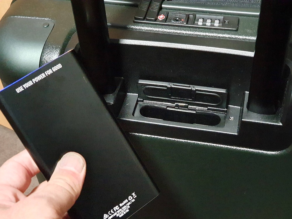 July suitcase review the case with the builtin battery to charge
