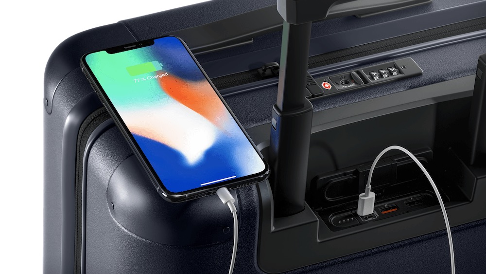 July suitcase review the case with the builtin battery to charge