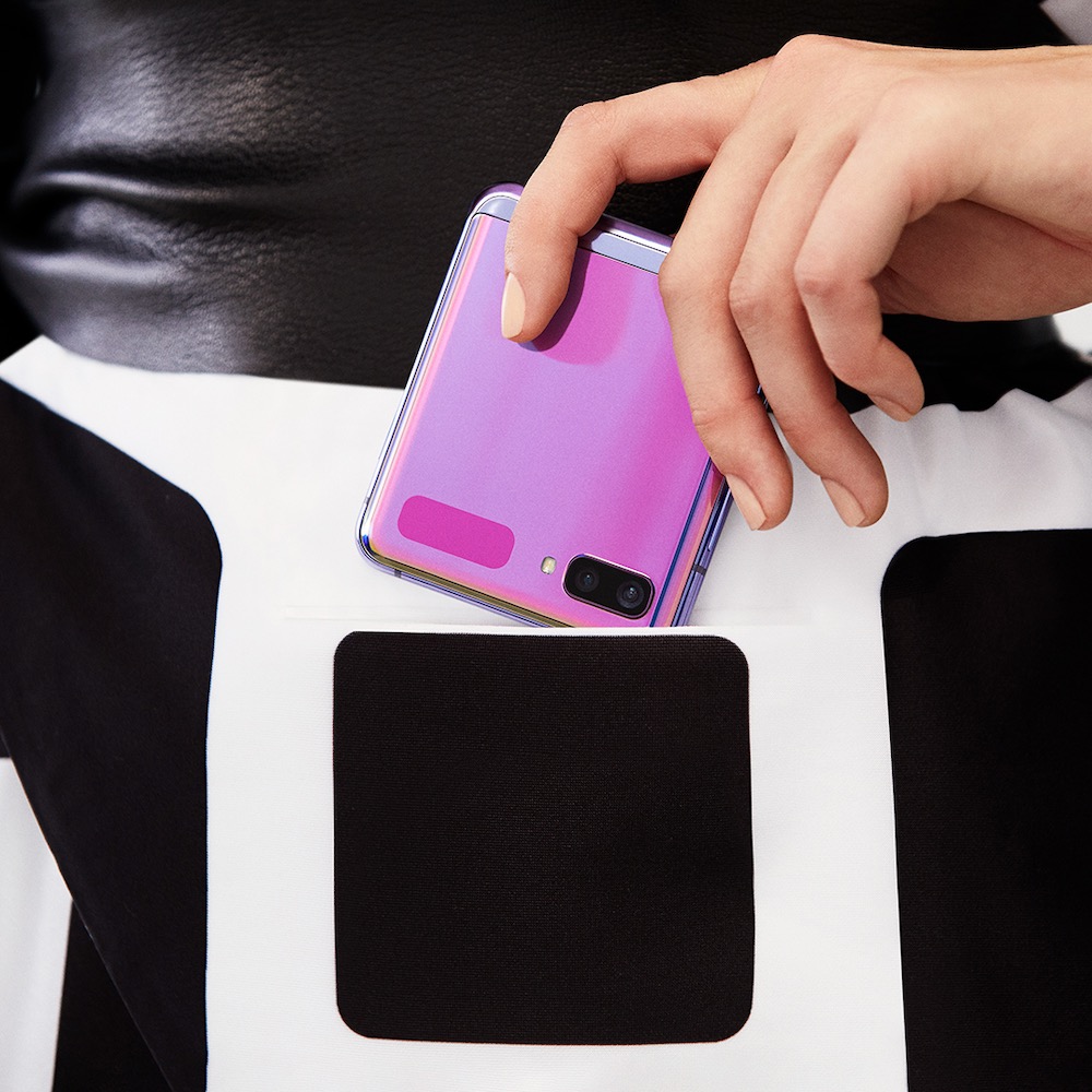 Samsung Galaxy Z Flip foldable smartphone will go on sale on April 3 for 2,199 Tech Guide
