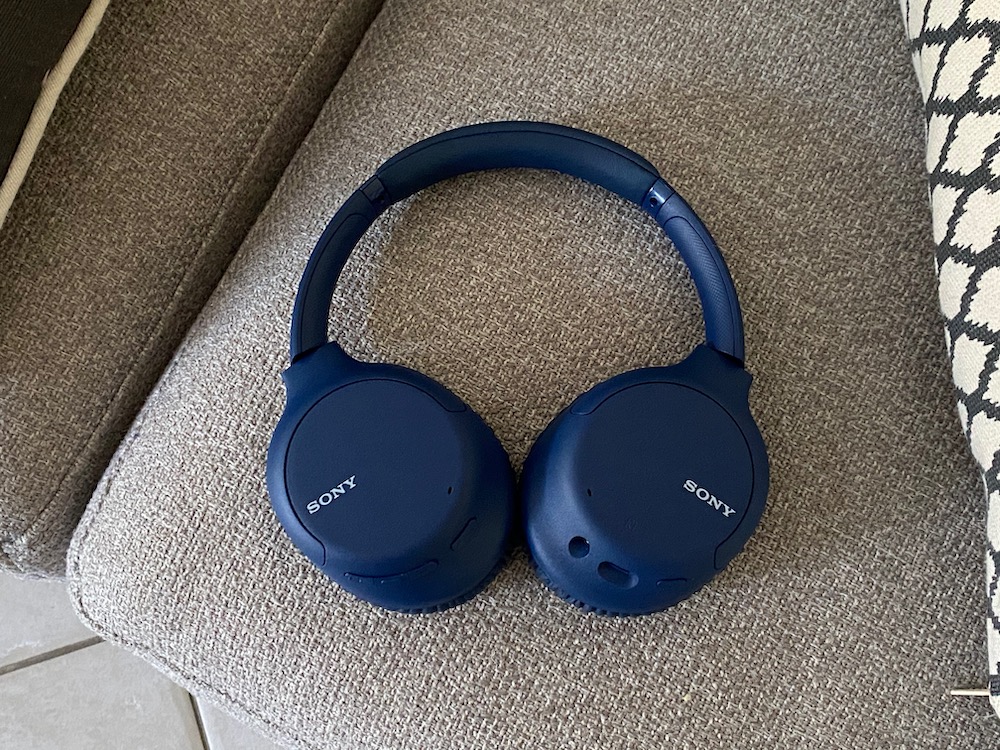 Sony WHCH710N wireless noise cancelling headphones battery life for