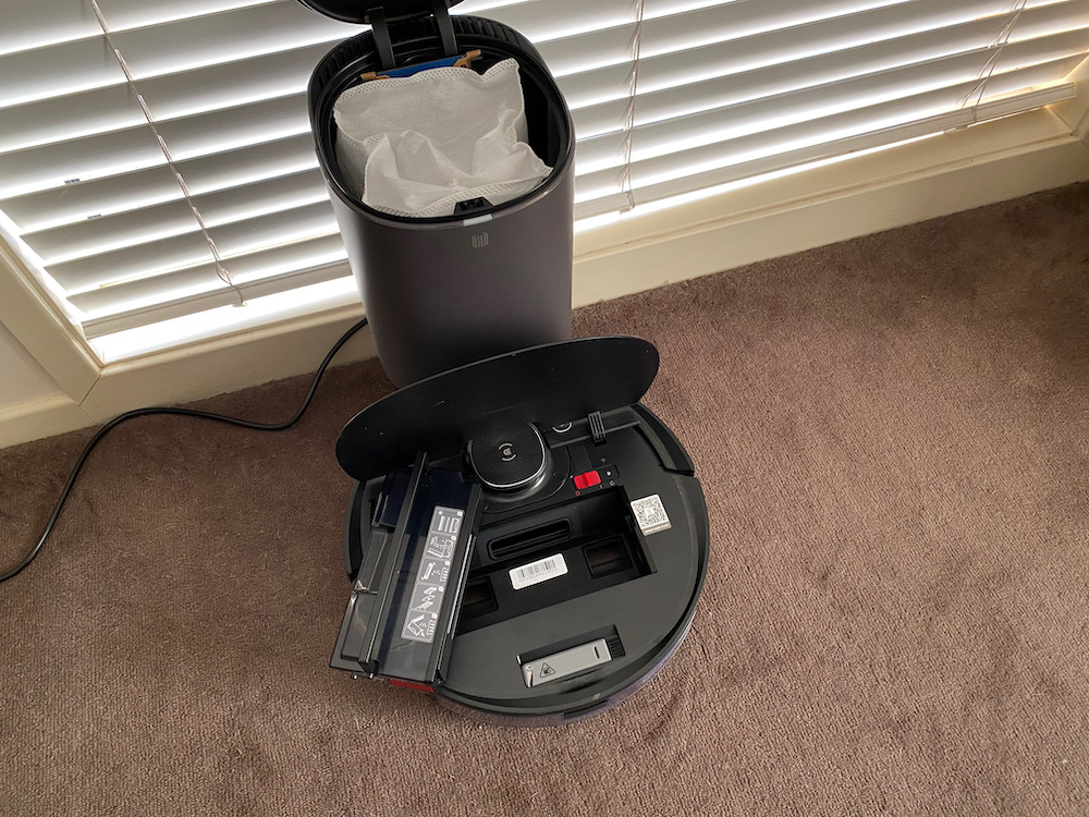 New AutoEmpty Station for OZMO DEEBOT T8+ AIVI robot vacuum makes it