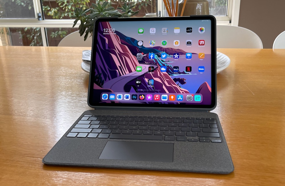 Logitech Combo Touch is the ideal accessory for the new iPad Pro Tech