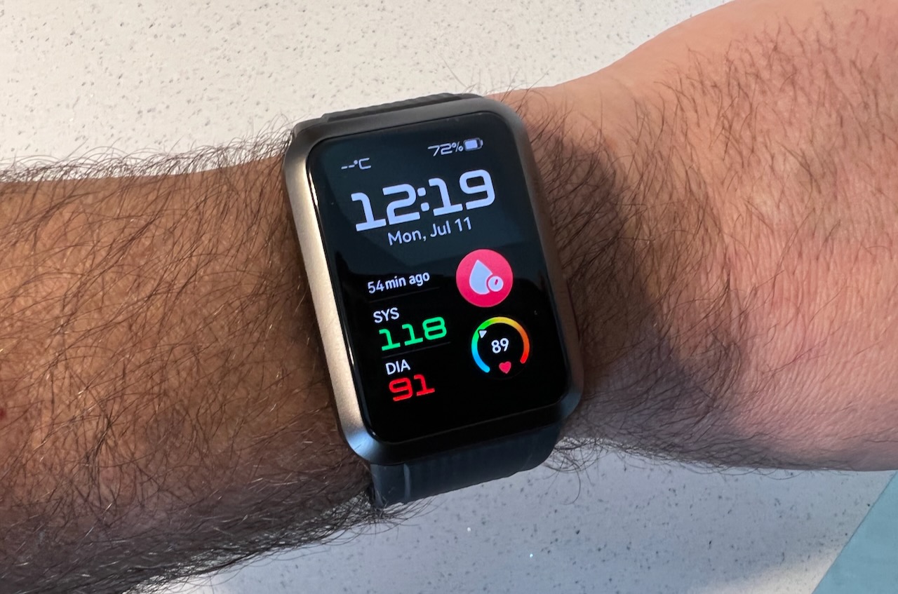Huawei Watch D smartwatch review take your blood pressure anytime on