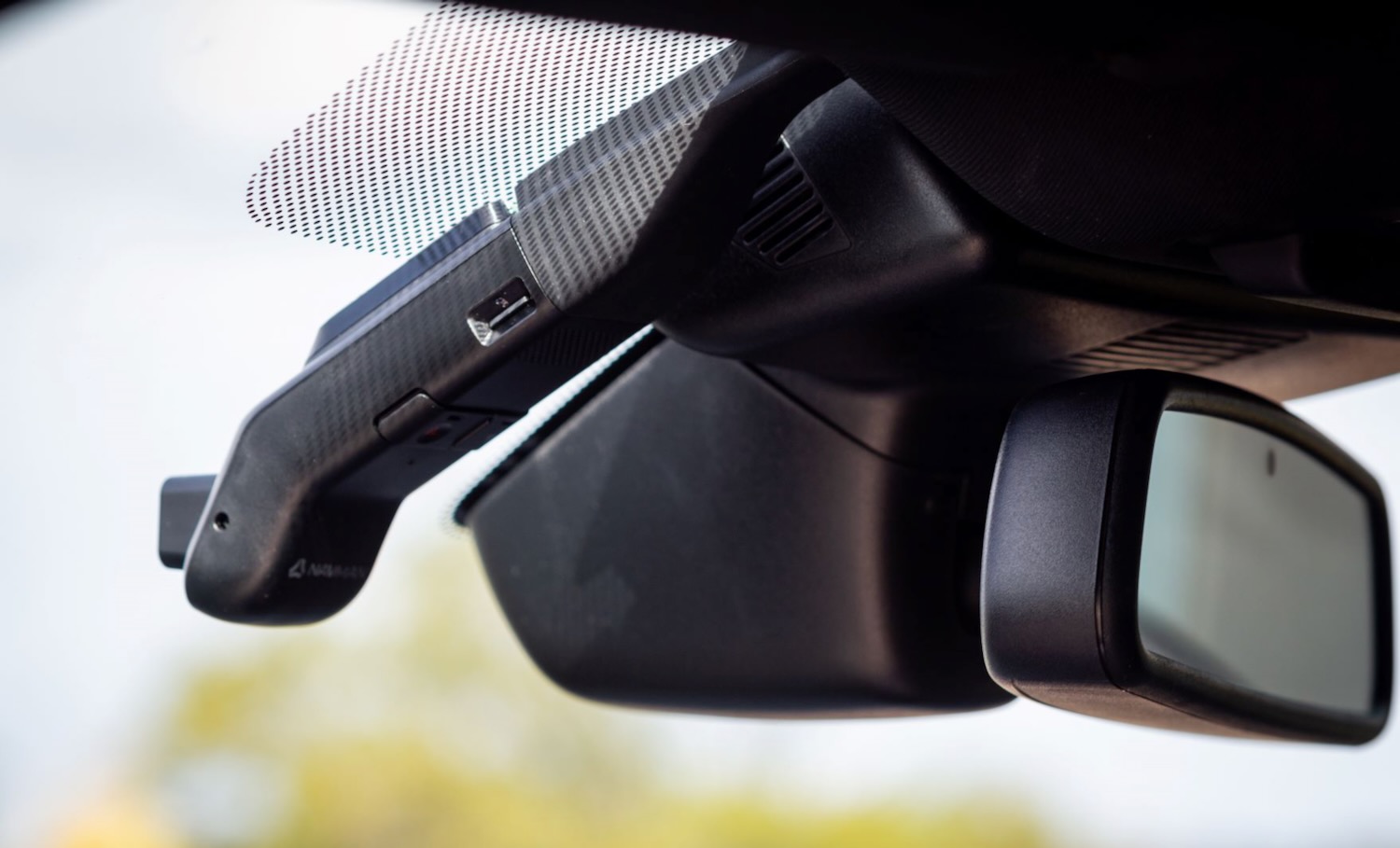 Navman MiVue ALTA dash cam blends into your car while still keeping an