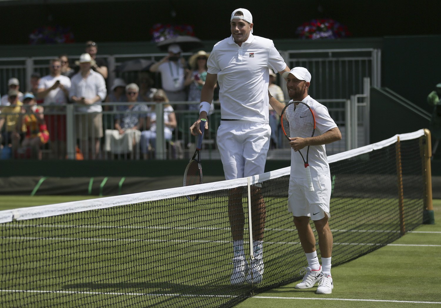 Fantastic photo shows height difference between 23rdranked John Isner