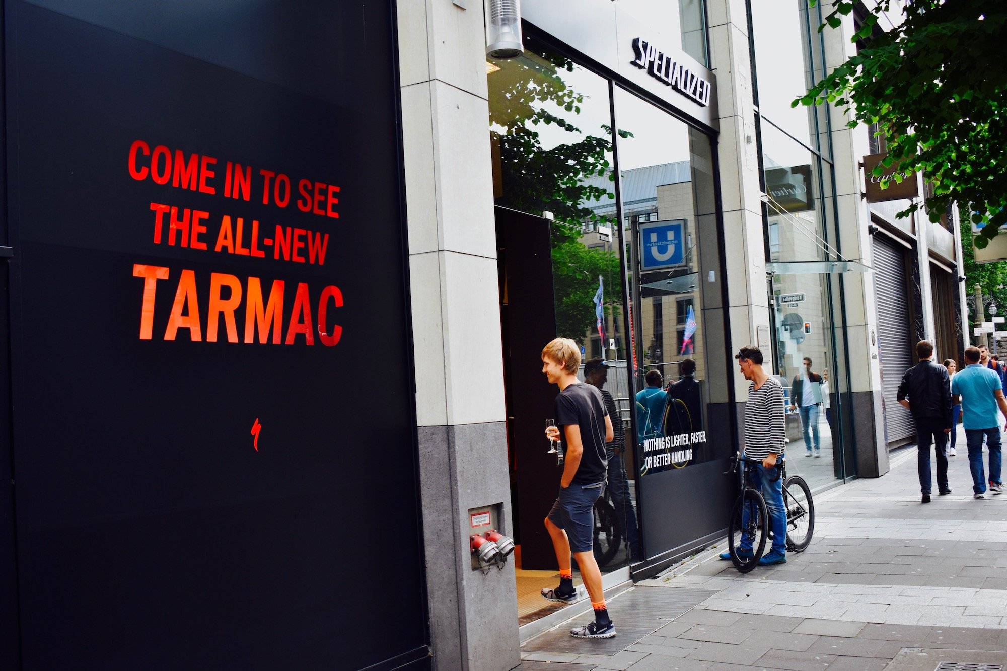 Specialized opened a cool popup store in Düsseldorf to launch its new