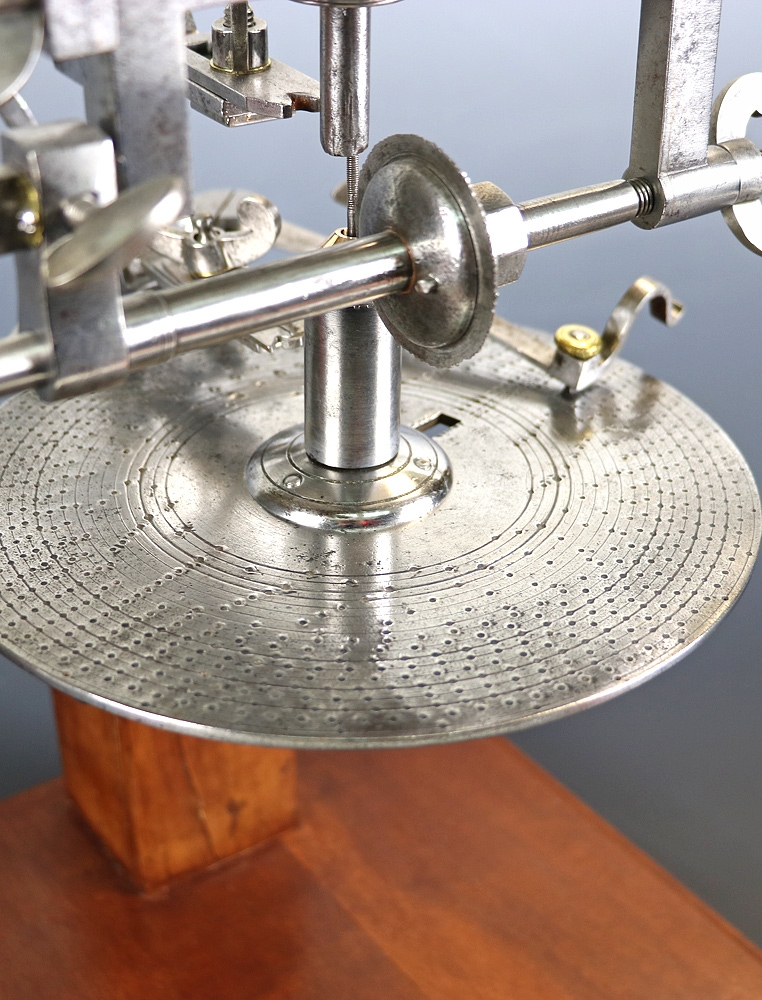 GEAR CUTTING MACHINE