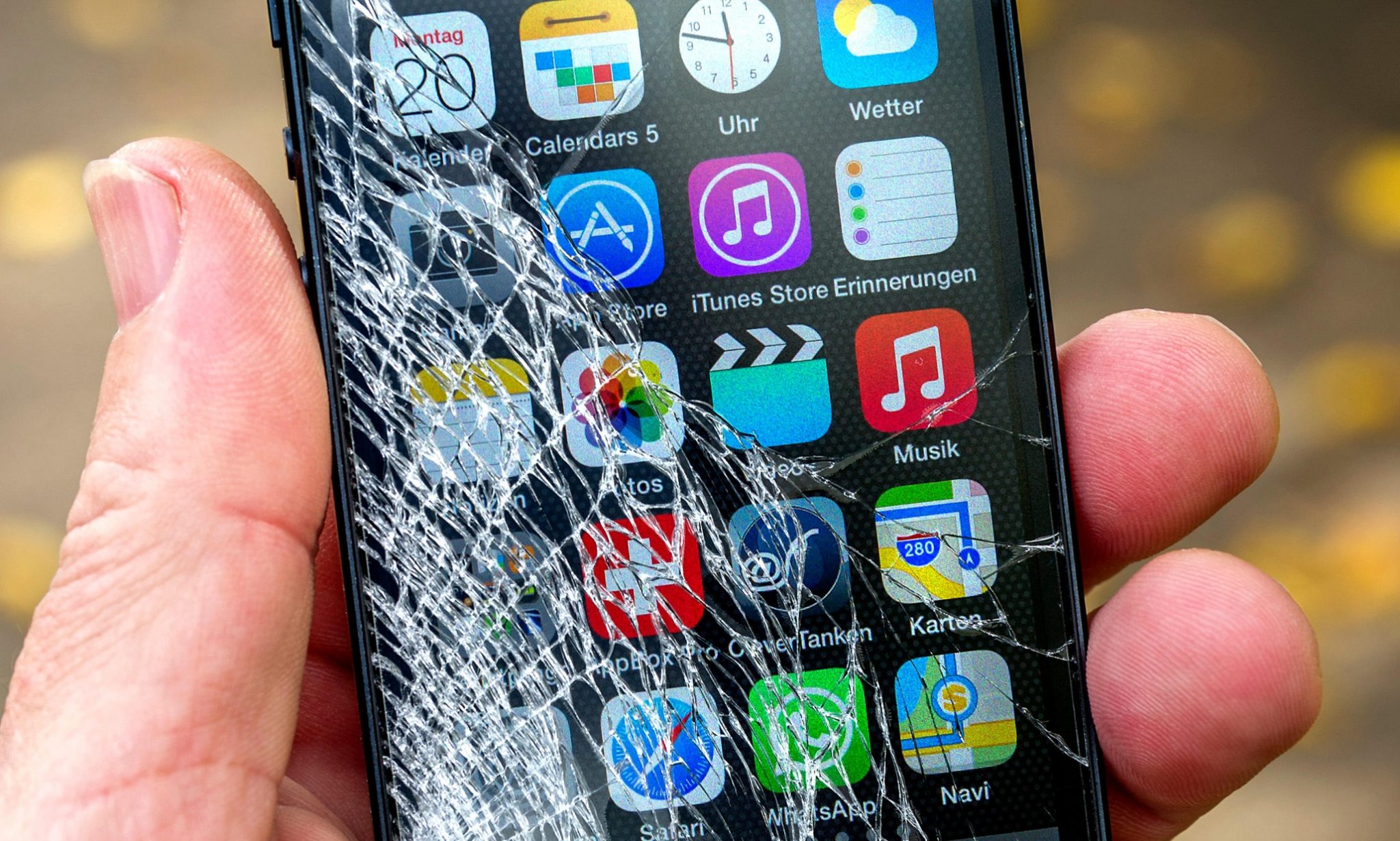 How To Repair A Cracked IPhone Screen Technobezz