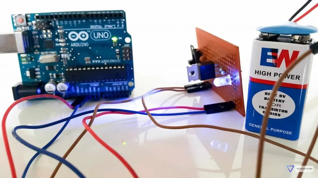 Four ways to power up the Arduino Uno