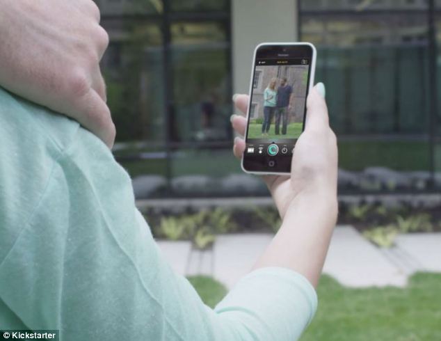 Take Handsfree Stylish Selfies With iPhone Using CaseCam