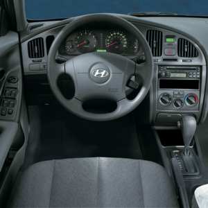 TechnoFile drives the 2004 Hyundai Elantra