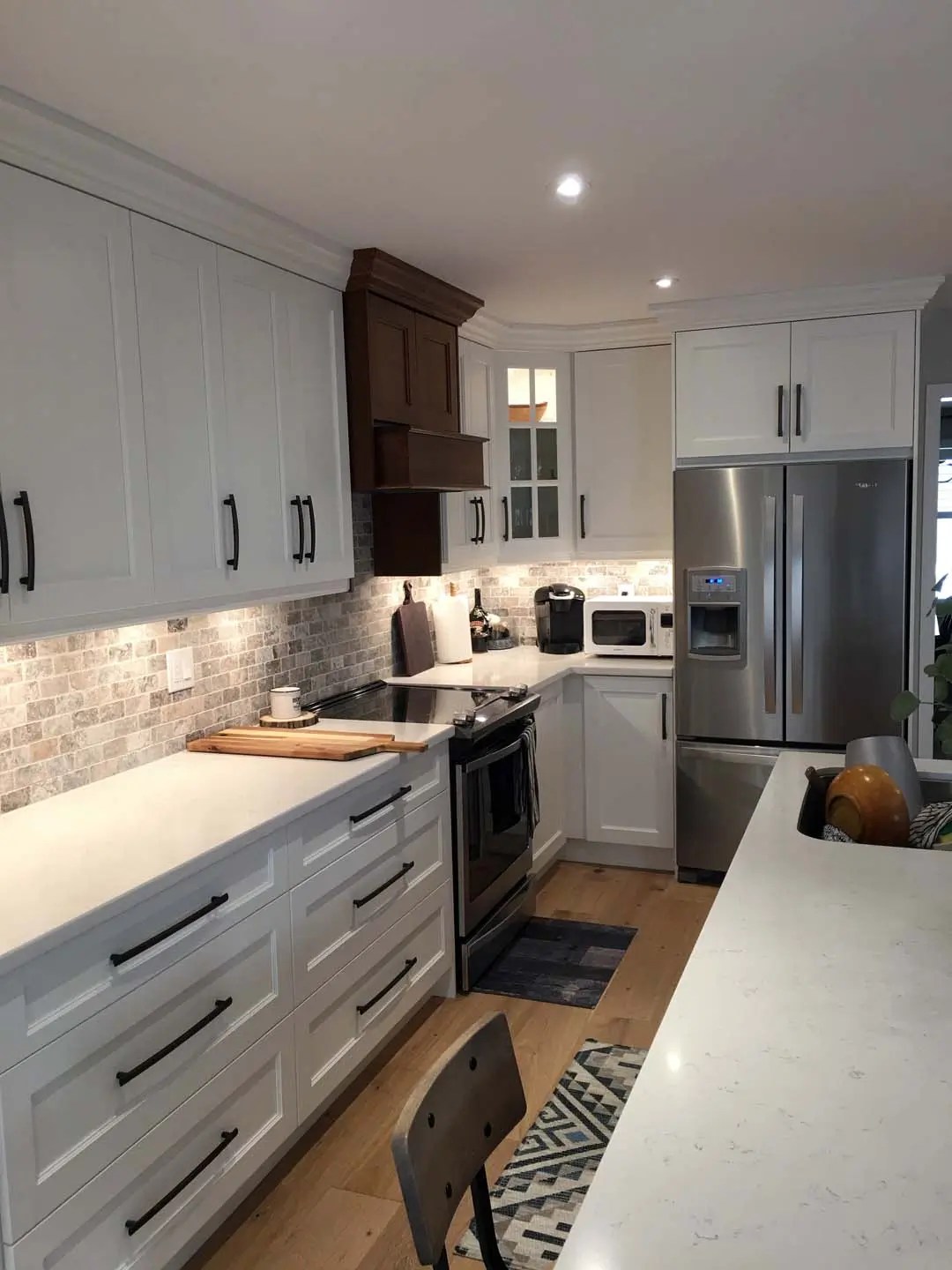 Stunning White and Classic Wood Grain Combine and Open The Layout of