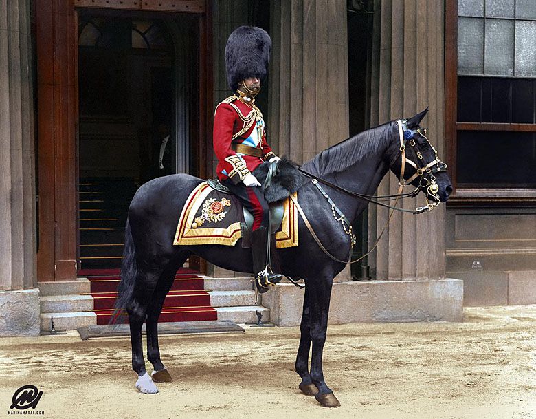 Król Jerzy V w Pałacu Buckingham w 1914 roku, krótko przed wybuchem I wojny