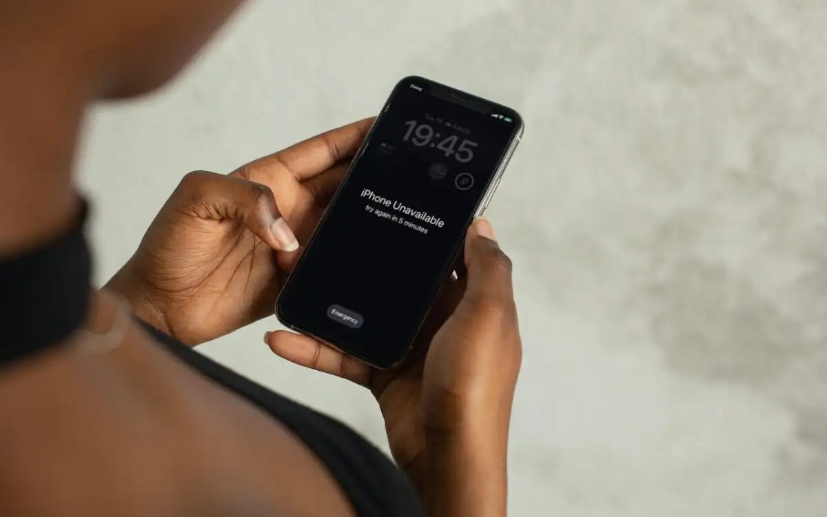 How to Lock Screen on iPhone from Touch