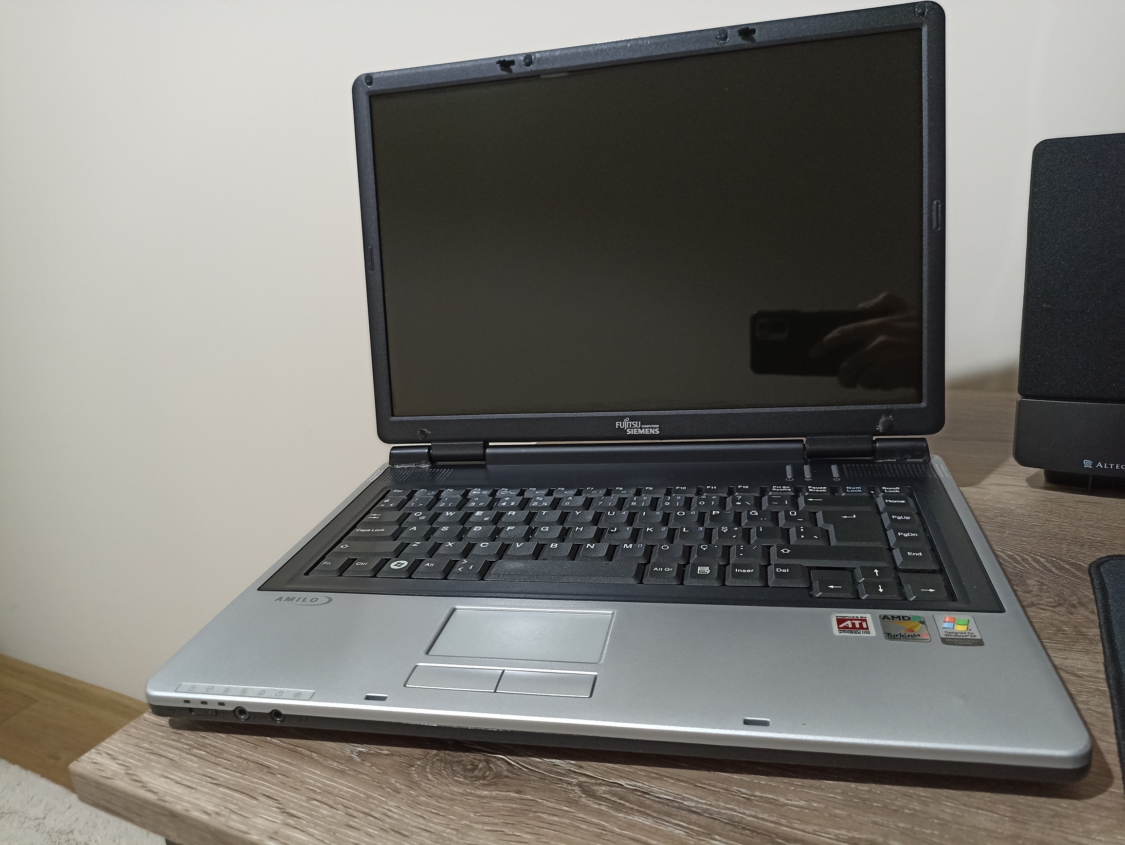 Old FujitsuSiemens Laptop Review TechPowerUp Forums