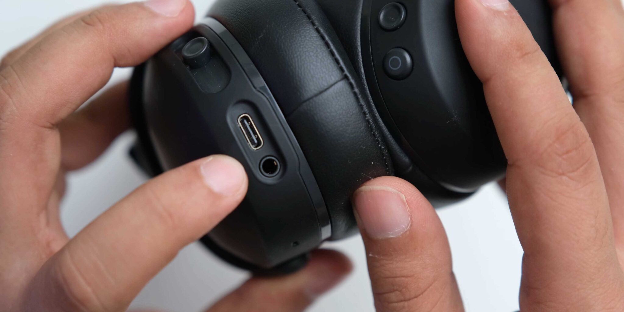 Skullcandy Crusher Evo Review: Most ‘WTF’ Headphone Ever! – TechReflex.net