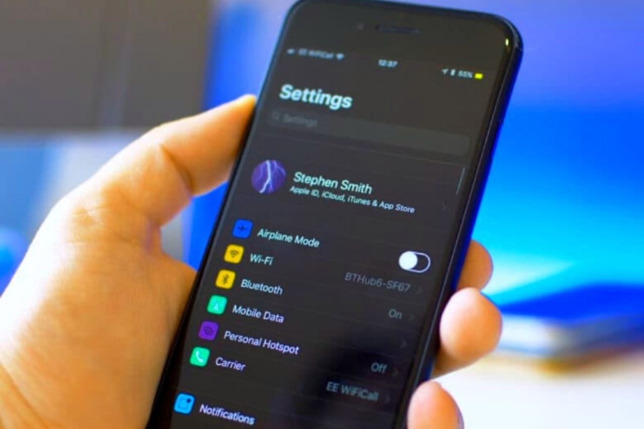 How to activate the dark mode and put the iPhone completely black