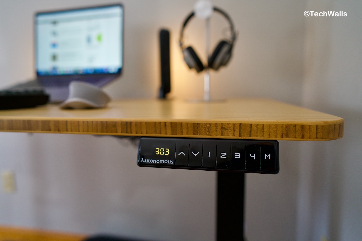 Autonomous SmartDesk Core (SmartDesk 2 Home Office) HeightAdjustable