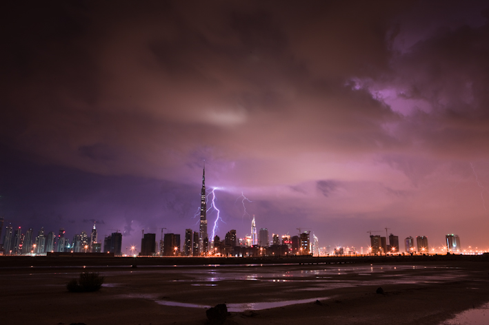 When Lightning Strikes The World’s Tallest Building [PICS]