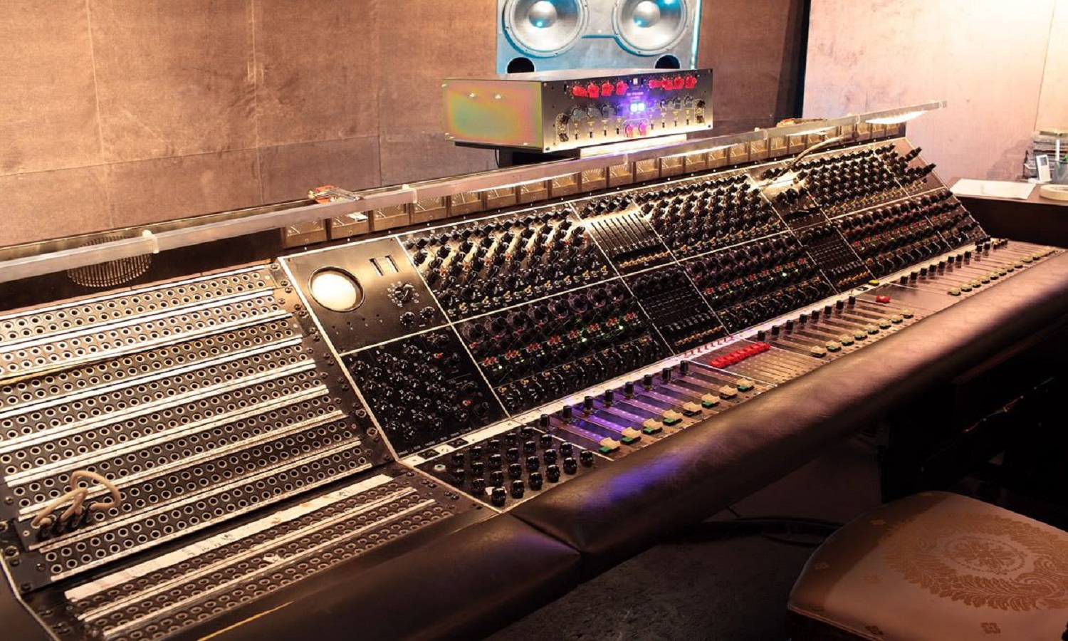 10 Best Consoles For Online Mixing