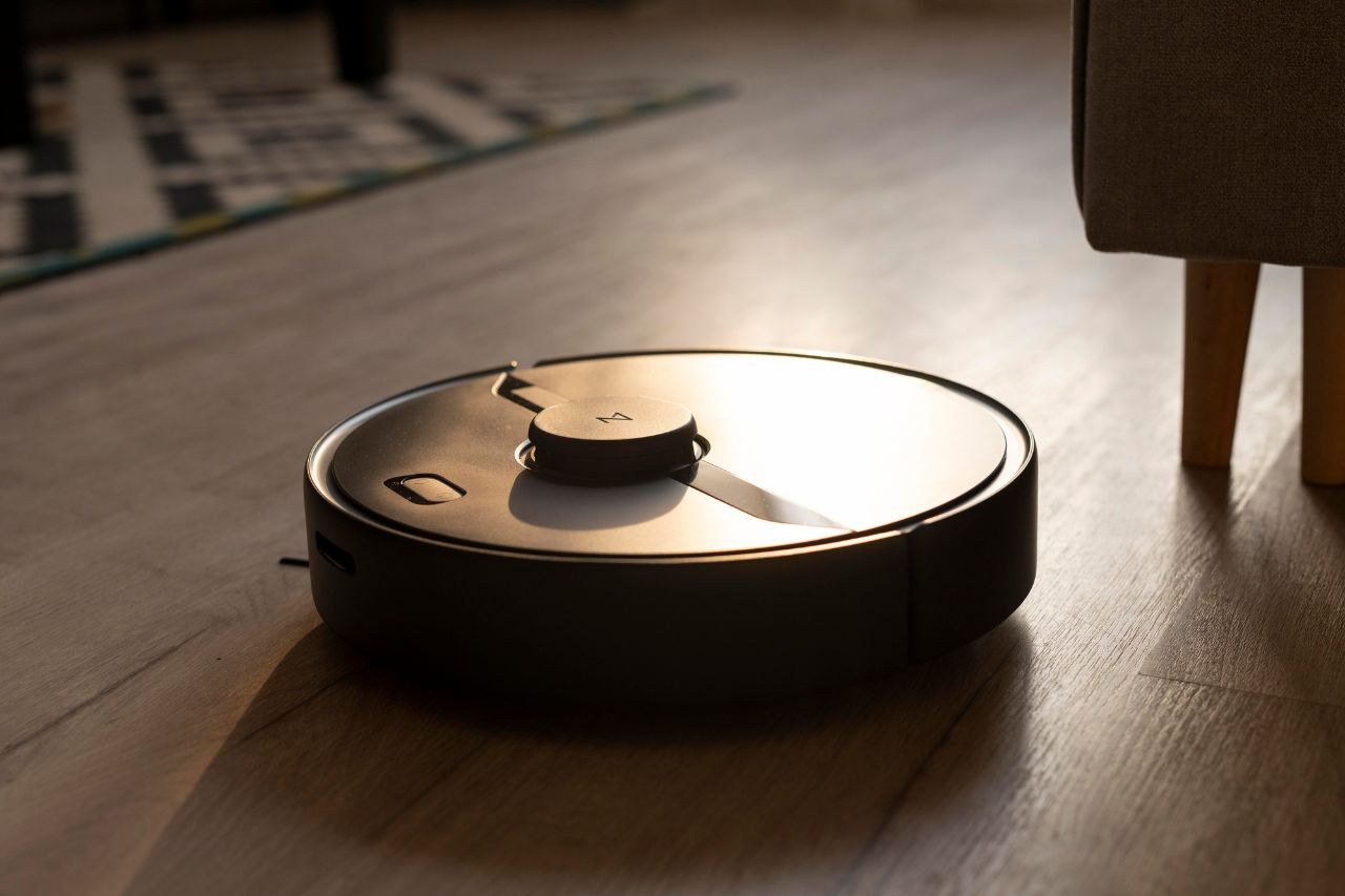 Let's Minimize The Mess IRobot Roomba 676 Review! teckfine