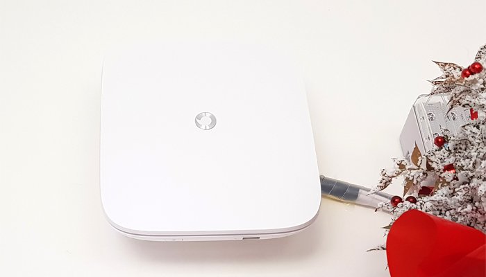 Vodafone Station, un'esilarante guida fai da te per appenderla al muro