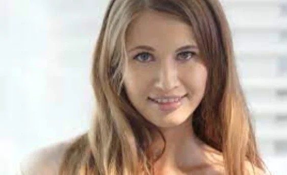 Stella Barey: Pre-Med Student Making $200,000-2022